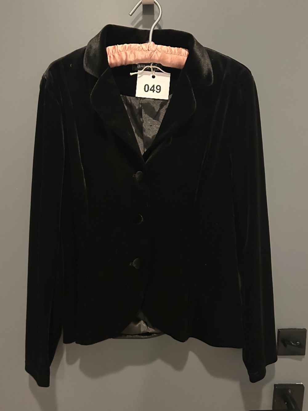 049 Women's Black Velvety Blazer